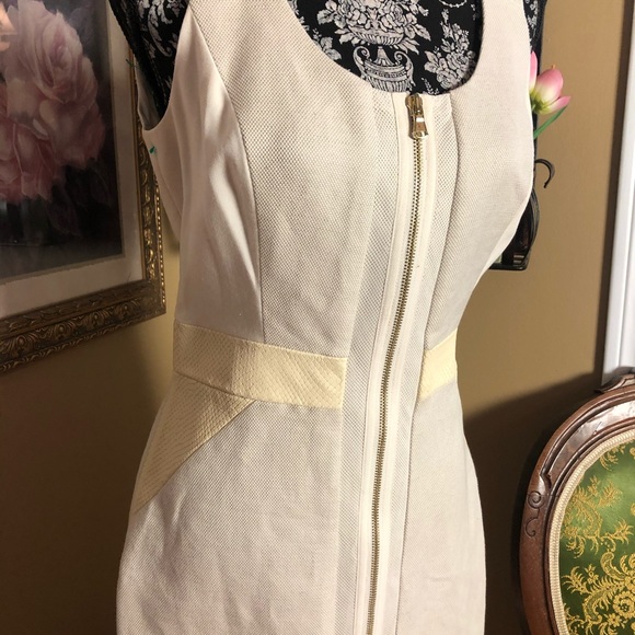 Club Monaco | 6 - Picture 3 of 4